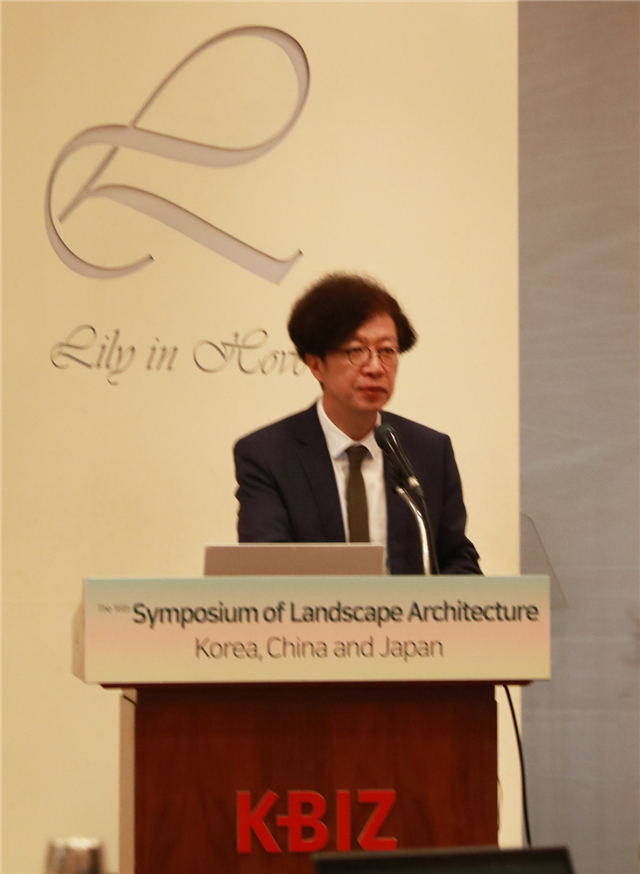 01.本次研討會主席，Seoul National University教授Kyung Jin Zoh先生.JPG
